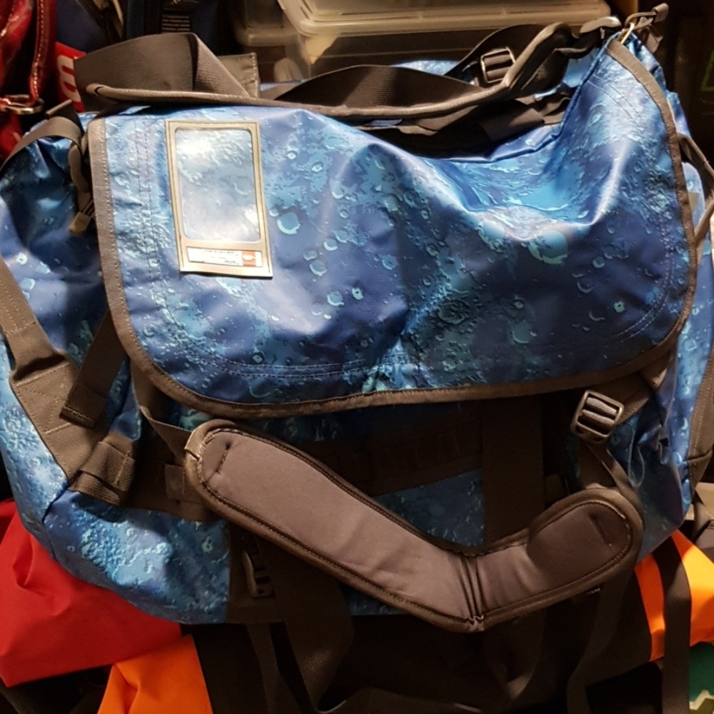 🚫SOLD🚫The North Face Base Camp Duffel Medium 71L